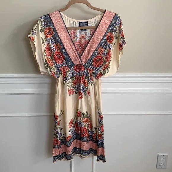 Angie Dresses & Skirts - Flattering summer dress